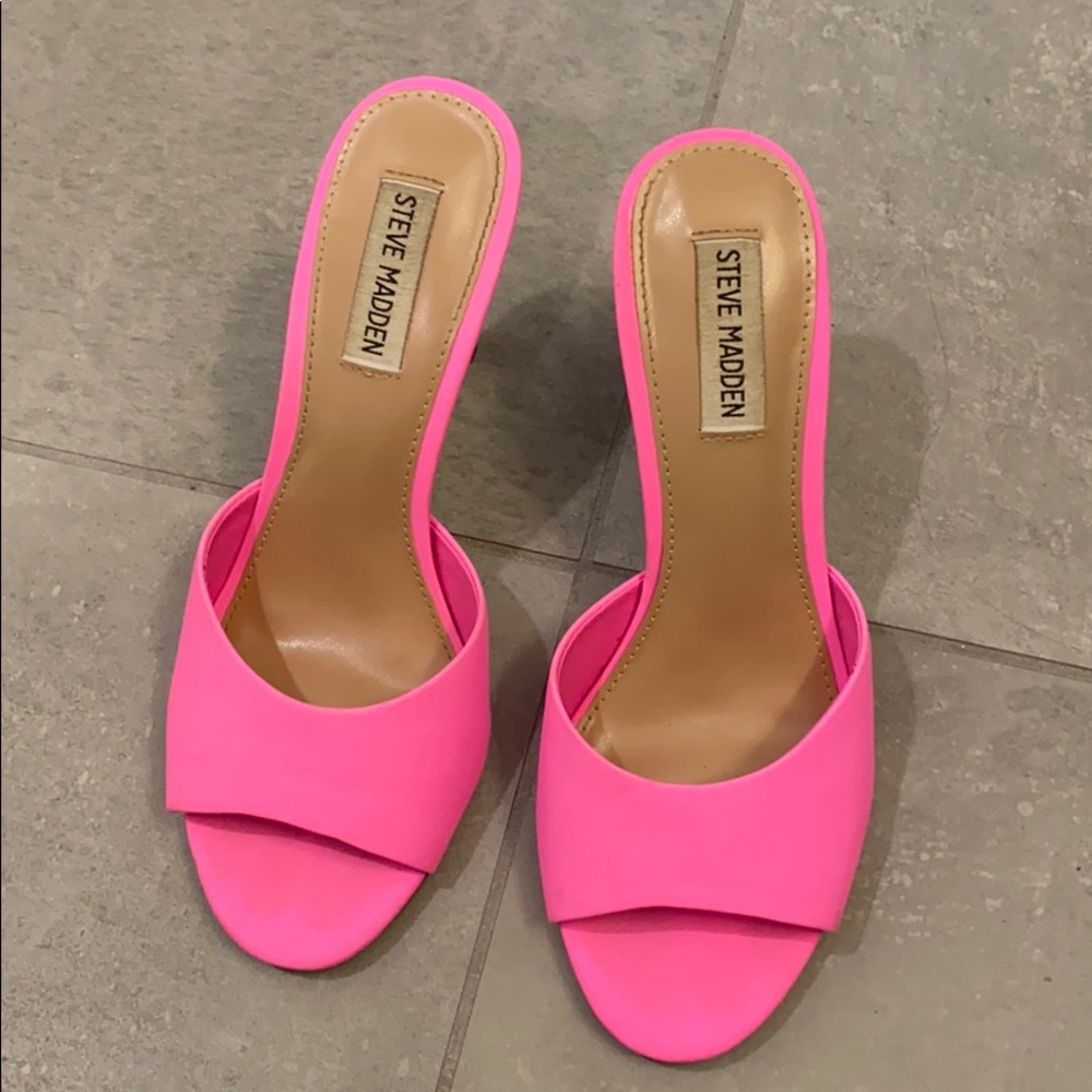 Lightly worn Steve Madden ERIN heels